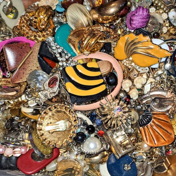 1 POUND Single Earring Lot Vintage Modern Harvest Junk DIY Art Crafts Repurpose - Picture 4 of 4